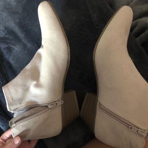 women’s beige booties size 6